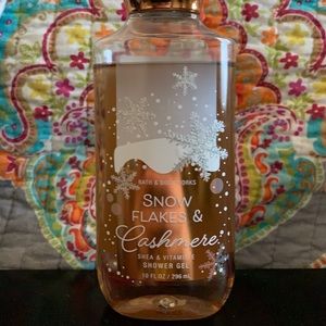 Snowflakes & Cashmere BBW body wash